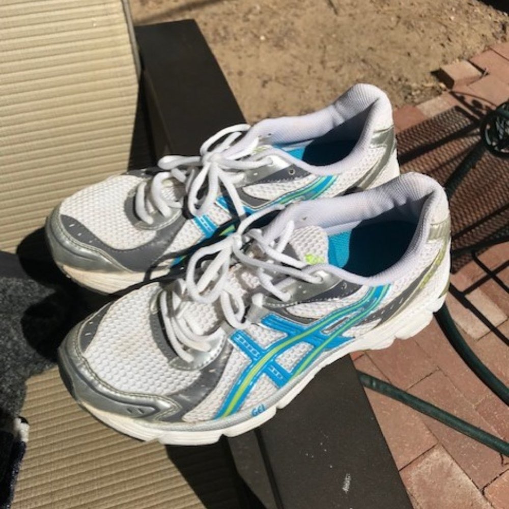 WOMEN'S TENNIS SHOES  ASICS